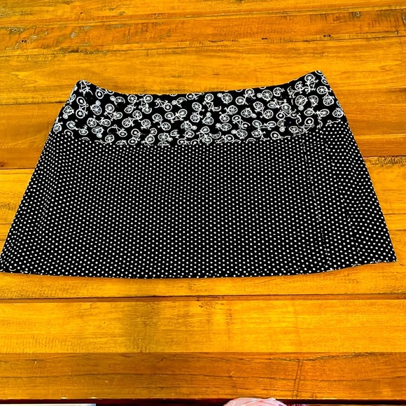 Sweet Spot Skirt, reversible/adjustable skirt, bike pattern. - Picture 3 of 6